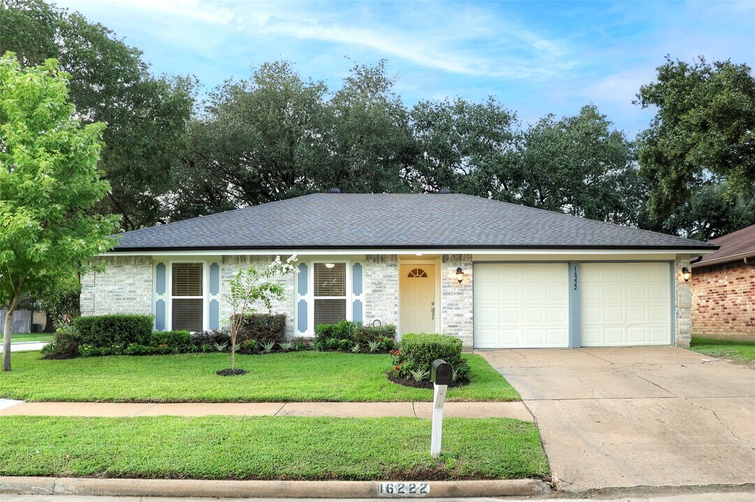 16222 Summer Dawn Ln in Houston, TX - Building Photo