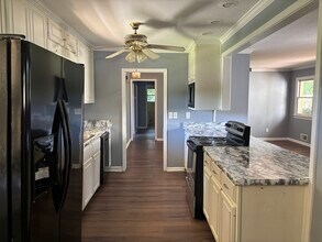 1311 Lakeshore Cir in Gainesville, GA - Building Photo - Building Photo