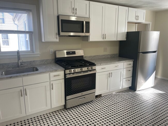 8 Bells Ct in Cumberland, RI - Building Photo - Building Photo