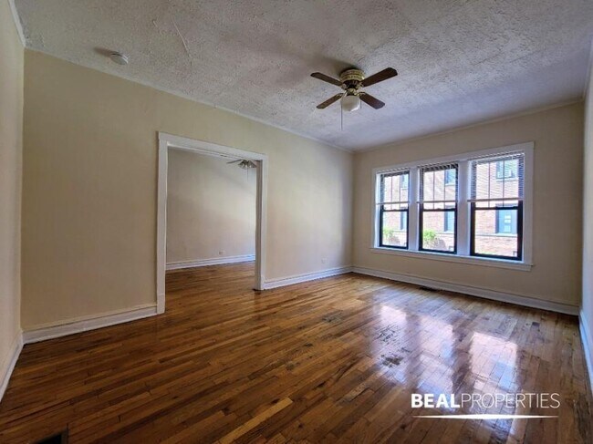 622 W Cornelia Ave in Chicago, IL - Building Photo - Building Photo