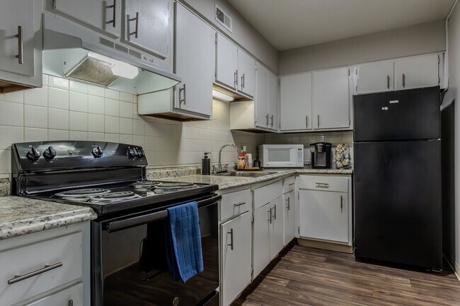 Tamarack Arms Apartments in Columbus, OH - Building Photo - Interior Photo