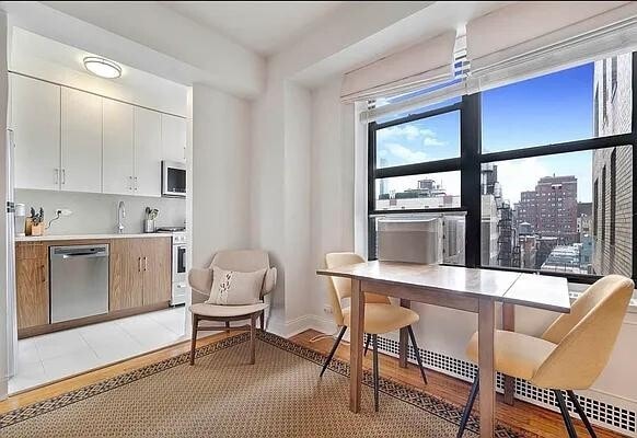 161 W 16th St in New York, NY - Building Photo - Building Photo
