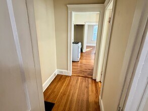 42 Long Ave, Unit 2 in Boston, MA - Foto de edificio - Building Photo