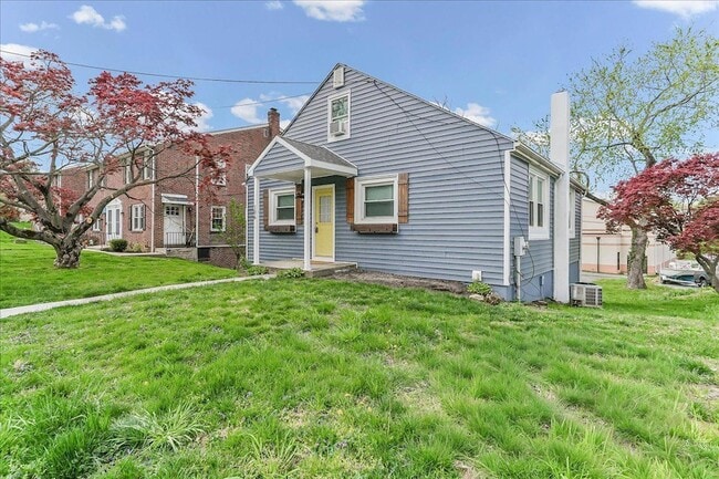 property at 106 S Walnut St