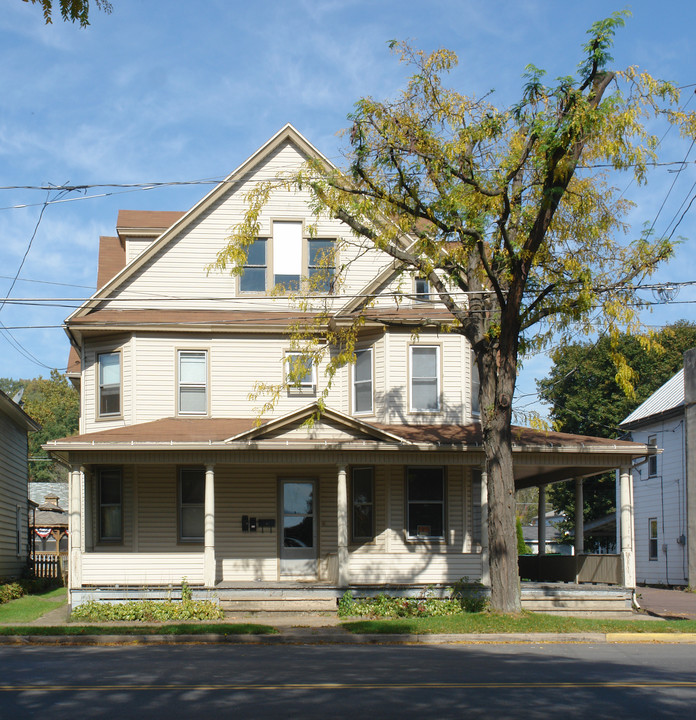 539 W Main St in Bloomsburg, PA - Building Photo