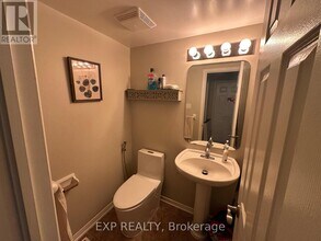272 Claridge Dr in Ottawa, ON - Building Photo - Building Photo