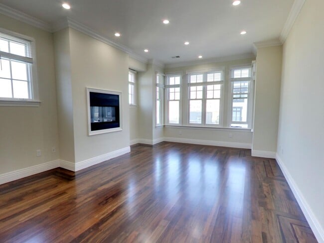 property at 1129 Green St