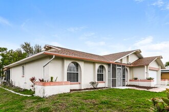 401 SE 18th St in Cape Coral, FL - Foto de edificio - Building Photo