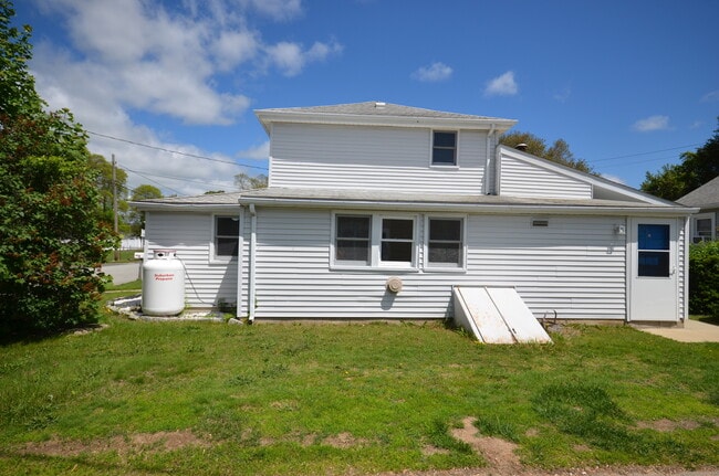 40 Portland Ave in Old Lyme, CT - Building Photo - Building Photo