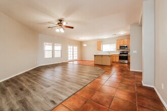 10833 S Camino San Clemente in Vail, AZ - Foto de edificio - Building Photo