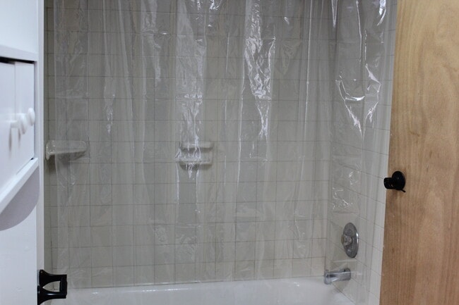 6326 NY-23, Unit 2 in South New Berlin, NY - Foto de edificio - Building Photo