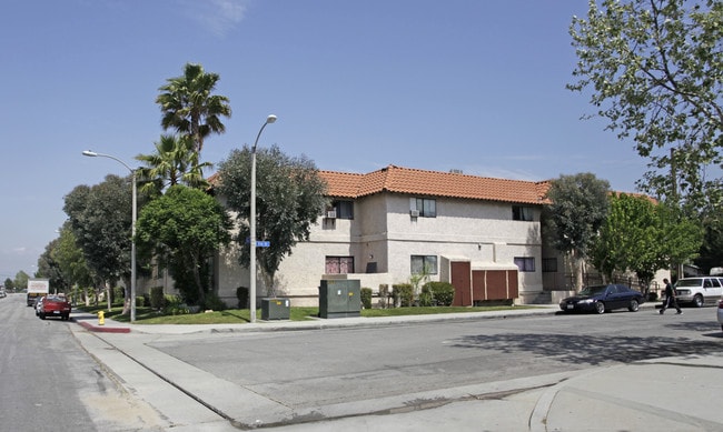 Clarita Terrace Apartments in Santa Clarita, CA - Building Photo - Building Photo