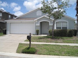 844 Bloomingdale Dr in Davenport, FL - Building Photo