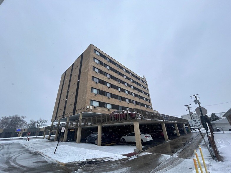 7300 W North Ave, Unit 2B in Elmwood Park, IL - Building Photo