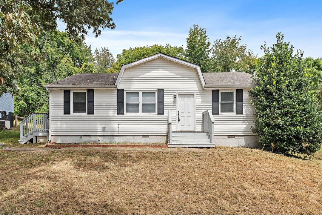 1541 Cherry Tree Dr in Clarksville, TN - Building Photo