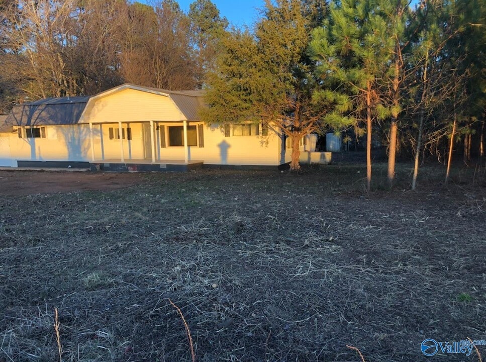 13584 Garden Way in Athens, AL - Building Photo