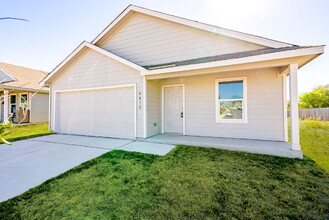 6838 Grand Vly Dr in San Antonio, TX - Building Photo - Building Photo