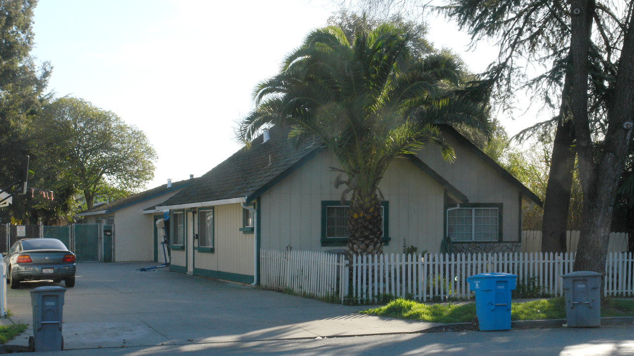 7050 Church St in Gilroy, CA - Building Photo