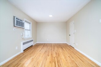 24 S Corona Ave in Valley Stream, NY - Building Photo - Building Photo