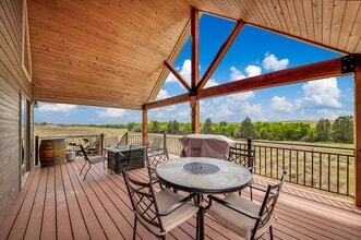 13391 Sunny Slope Rd in Hot Springs, SD - Foto de edificio - Building Photo