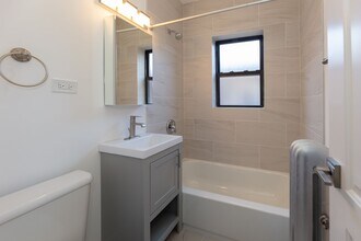 520 W Cornelia Ave, Unit 212 in Chicago, IL - Foto de edificio - Building Photo