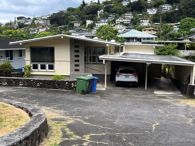 property at 2586 Kekuanoni St