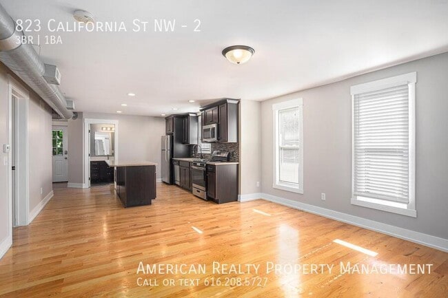 823 California St NW in Grand Rapids, MI - Building Photo - Building Photo