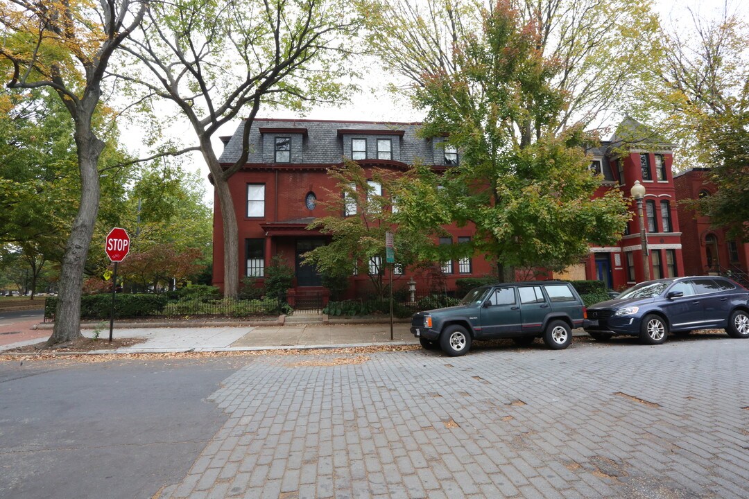 100 12th St SE in Washington, DC - Building Photo
