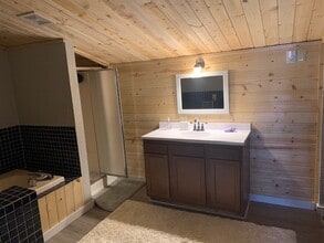 807 E South Ave in Houghton, MI - Foto de edificio - Building Photo