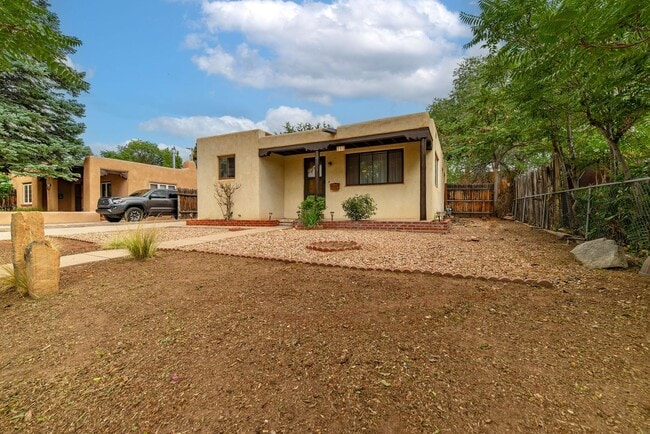 242 Anita Pl in Santa Fe, NM - Building Photo - Building Photo