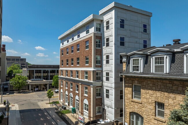Alchemy Apartments in Madison, WI - Foto de edificio - Building Photo