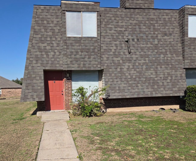 property at 1301 Eastgate Dr