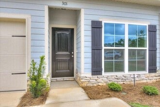 317 Bordeaux Dr in Thomson, GA - Building Photo - Building Photo