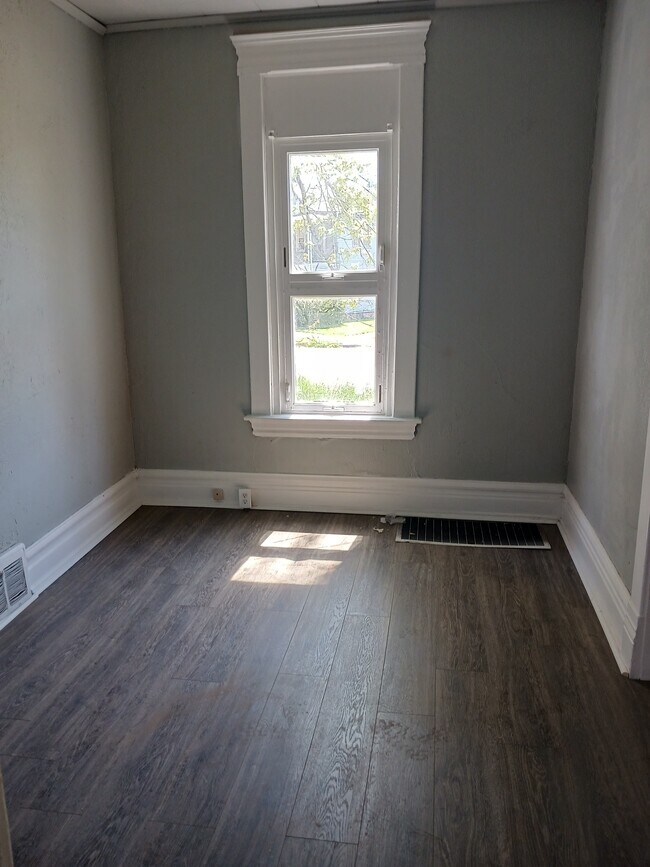 336 4th St, Unit Lower in Toledo, OH - Foto de edificio - Building Photo