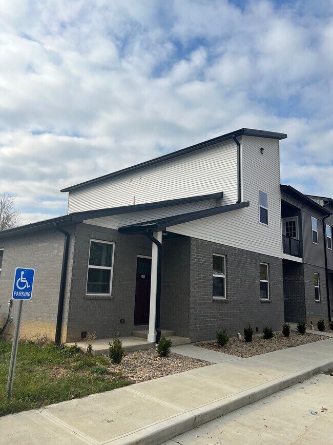 601 Courtyard Ln Rentals in Amelia, OH