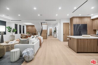 4256 Camellia Ave in Los Angeles, CA - Building Photo - Building Photo