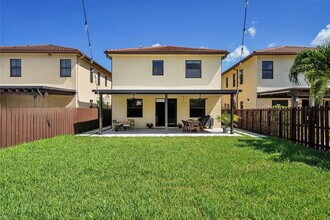 10072 NW 87th Terrace in Doral, FL - Building Photo - Building Photo