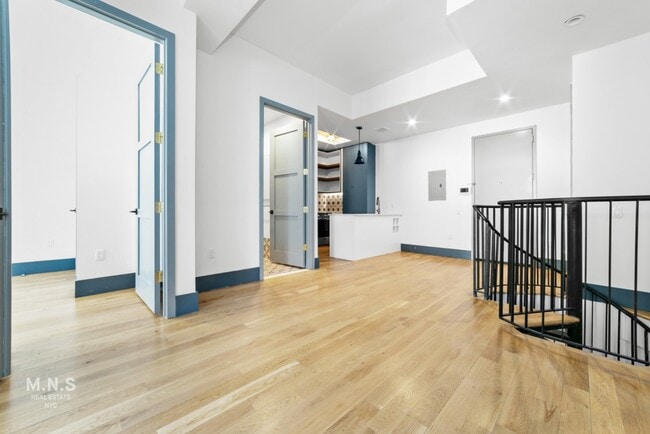 23 Menahan St in Brooklyn, NY - Building Photo - Building Photo