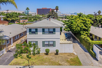 2232 S Carmelina Ave in Los Angeles, CA - Building Photo - Building Photo