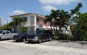 471-481 NE 37th St in Miami, FL - Building Photo - Building Photo