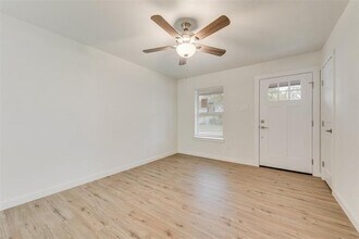 3853 Commonwealth Dr in Garland, TX - Building Photo - Building Photo