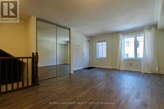 126A Lindenshade Dr in Ottawa, ON - Building Photo - Building Photo