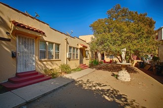 1842 Workman St in Los Angeles, CA - Foto de edificio - Building Photo