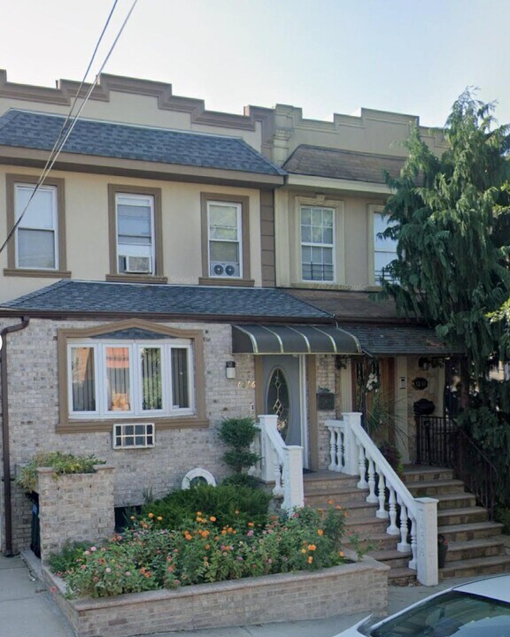 62-66 60th Rd in Queens, NY - Building Photo