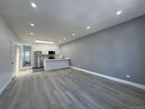 209-211-211 Main St in Farmingdale, NY - Building Photo - Building Photo