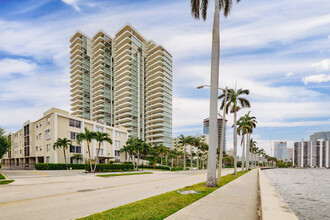 Viking Arms Condominiums in West Palm Beach, FL - Building Photo - Building Photo