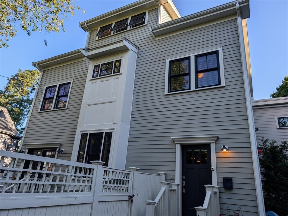 15 Florence St, Unit 15 in Cambridge, MA - Building Photo