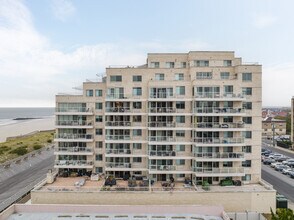 The Renaissance in Long Beach, NY - Foto de edificio - Building Photo