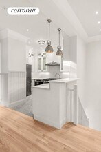 6 E 65th St in New York, NY - Building Photo - Building Photo