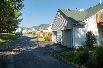 Johnson Green in Louisville, KY - Building Photo - Building Photo